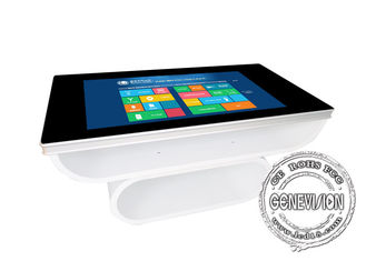 700Cd / M2 Windows 10 Wifi Digital Signage 43 بوصة مقاوم للماء PCAP Touch Table Wireless Charging