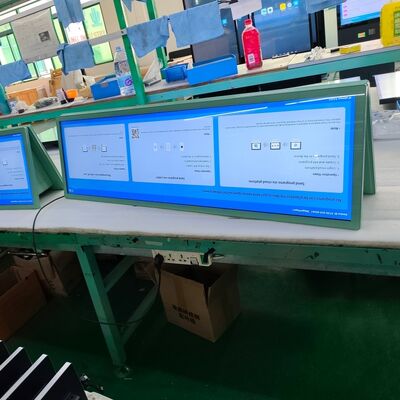 شاشة عرض رقمية مزدوجة مقاس 49.5 بوصة مثبتة على السقف لقائمة المطاعم